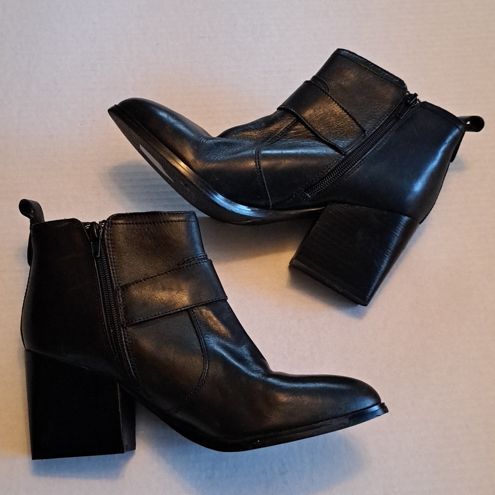 MARC FISHER Leather Chunky Heel Size 8.5 Booties - Picture 5 of 8